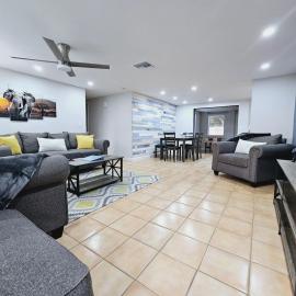 Spacious 3BR house, Fenced Yard, 16 mins to Siesta Key Beach