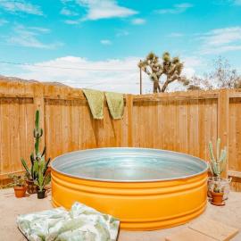 Coyote House - Hot tub - 70s vibes - Central