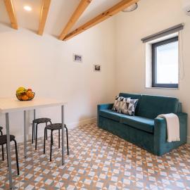 Cozy Houses with Patio & AC by HostWise – hotel w Porto