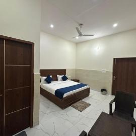 Hotel Gold, hotel in Faridabad