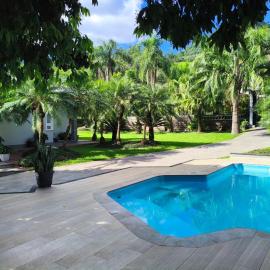 Casa com piscina na terra do Cristo Protetor