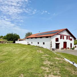 Gite Goitiaya, hotel in Béguios