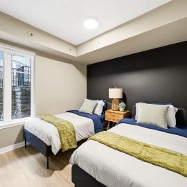 1BD Townhome Walk to Lake!