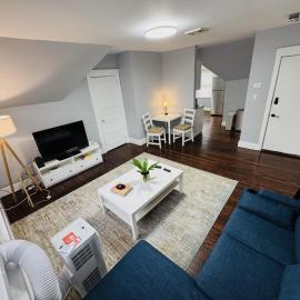 Spacious Yale 2BR with Full Kitchen & WiFi