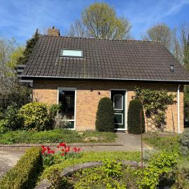 Vacation home with a large fenced-in yard, hotel in Bruinisse