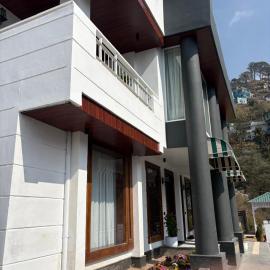 PLumeria Hotel, hotel a Jāmb