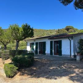 VILLETTA ZUCCALE - A 200 mt dalla spiaggia