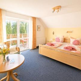 Viesnīca Urlaubsmagie - Ferienwohnung Lichtblick - direkt am Wanderweg pilsētā Zebnica