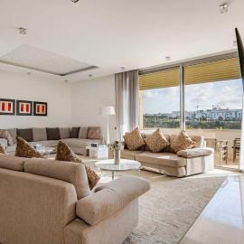 Marina Royal Duplex Signature 5BR Residence, Hotel in Salé