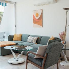 Coastal Chic 2BR - 3 Min to Beach Amathusia Apts