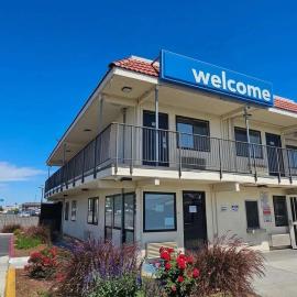 Bridgeview Hotel、フレズノのホテル