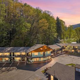 Castlewood Inn: Maggie Valley şehrinde bir otel