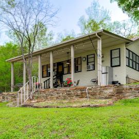 Lakefront Ozarks Home w/ Private Dock & Patio!, hotel in Roach