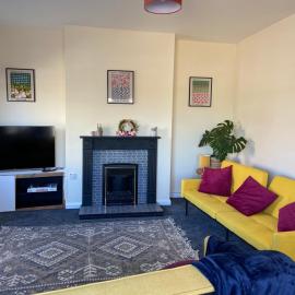 Town Centre House Sleeps 8 with parking