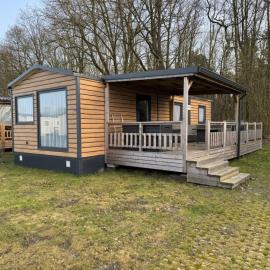 Ruim chalet in Drenthe, nabij bos en strand, viešbutis mieste Gasselte