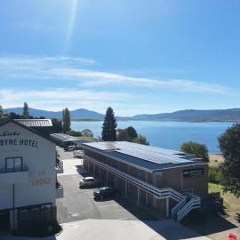 Lake Jindabyne Hotel, hotel u gradu Džindabin