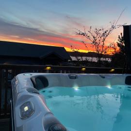Seaside cottage with hot tub and sauna sleeps 11, Hotel in Forland