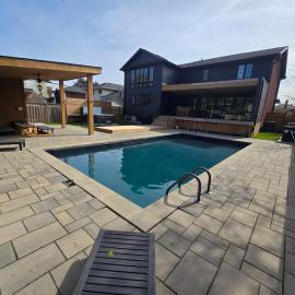 Luxary Villa with Pool, Sauna, Hot Tub Sleeps 12, hotel in Oakville