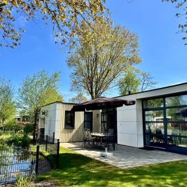Bad Hoophuizen Chalet am Wasser für 6 Personen Nr Zuiderzee 21, hotel sa Hulshorst