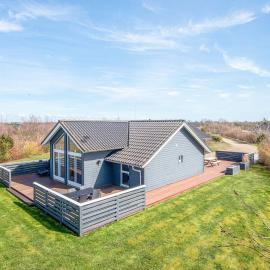 8 person holiday home in Tarm, hotelli kohteessa Tarm