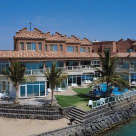 فلل كوڤا بيتش - للعائلات فقط, hotel in Durat Alarous
