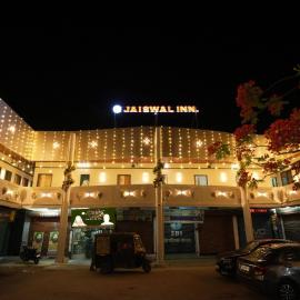 Jaiswal Inn, hotel a Wārāseoni