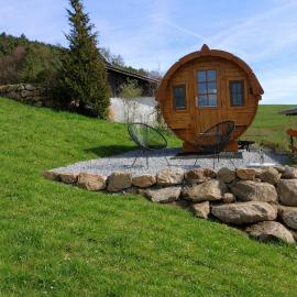 Schlaffass - kleiner Berghof im bayerischen Wald, хотел в Stallwang