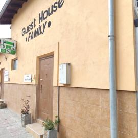Family Guest House - 10 km from Veliko Tarnovo, Hotel in Samovodene