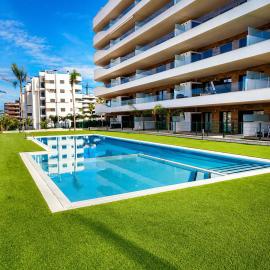 Claudia Luxury Apartment near the beach with a pool, gym, and secure gated parking, hotel in Arenales del Sol