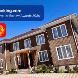 Sunrise House, hotel in Cholpon-Ata