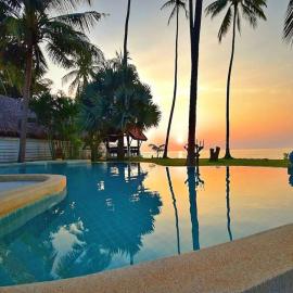 Beachfront! 5 Bedrooms - Malee Beach Villa E1