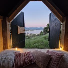 AJACCIO, Dormir sous les étoiles, cabanon à toit ouvrant, vue mer et montagne, Hotel in Ajaccio
