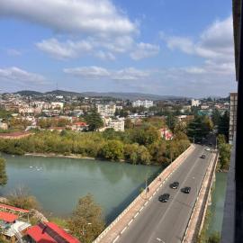 Comfortable 5 rooms apartment, hotel in Kutaisi
