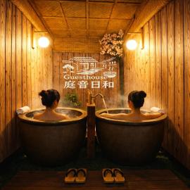 NEW OPEN 庭音日和 一棟貸し 八幡堀徒歩9分 壺湯2つ 近江牛名店至近 子連れ歓迎 水回り2箇所 p2台, hotel a Omihachiman