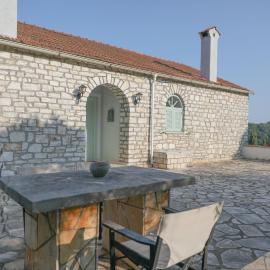 Sinies Stone Cottage - NE Corfu, hotel ad Agnítsini