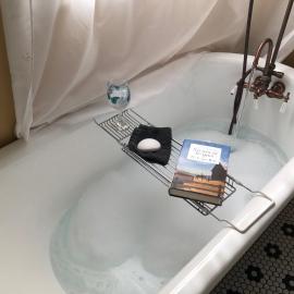 Cottage West A 3 bed 1 bath Bungalow Central Locale Ez Access to Stadium, hotel in Kansas City