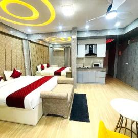 Golden Pent House: Lucknow şehrinde bir otel