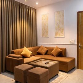Premium 2BHK Luxury Stay near Noida Sector 62, Hotel in Noida