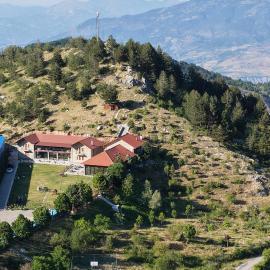 Perla e Tomorrit EZ: Ujanik şehrinde bir otel
