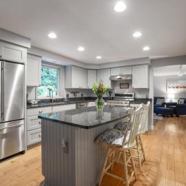 Bright & Spacious Home near to Beaches & Dock SQ, ξενοδοχείο σε Kennebunk