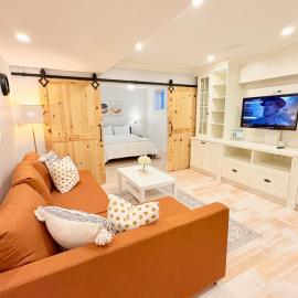 Aurora में, होटल Family friendly 2BR basement unit with 2 Free parking