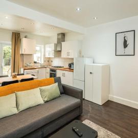 Lovely 3 bedroom house with Garden Parfield