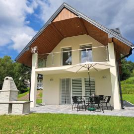 U Znajomych, Hotel in Wołkowyja