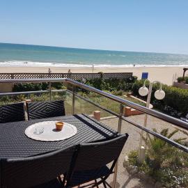Gava Mar apartment with beach view，加瓦的飯店