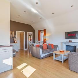 2 Bed Hot Tub Lodge - Pet Friendly Stay
