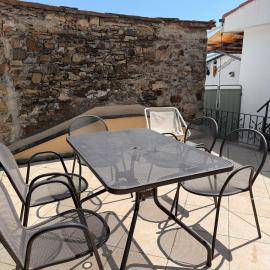 HOST4U - AGRITURISMO Il Geco IV, Appartamento con Terrazza, hotell i Civezza