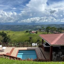 Casa Linda Vista, hotel u gradu 'Turrialba'