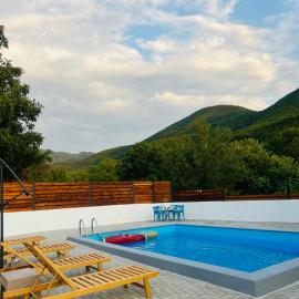 Villa Tegovi, hotel in Dren