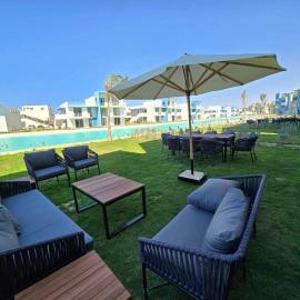 3 bedrooms garden unit with private beach by the lagoon, hotel in Marsa Matruh
