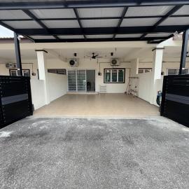 Small Yard Homestay Sungai Siput Cozy 3BR, hotel in Kampong Batu Tiga